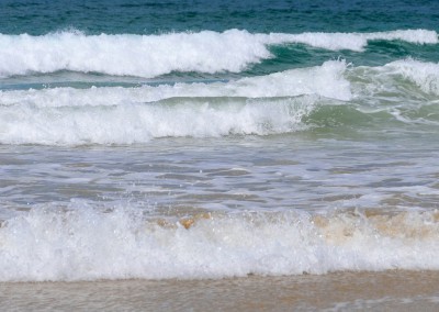 Les vagues sur la plage de Sable d'Or les Pins