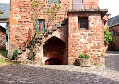 Bel escalier à Collonges la rouge