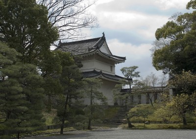 Une tour de la forteresse samouraï de Kyoto