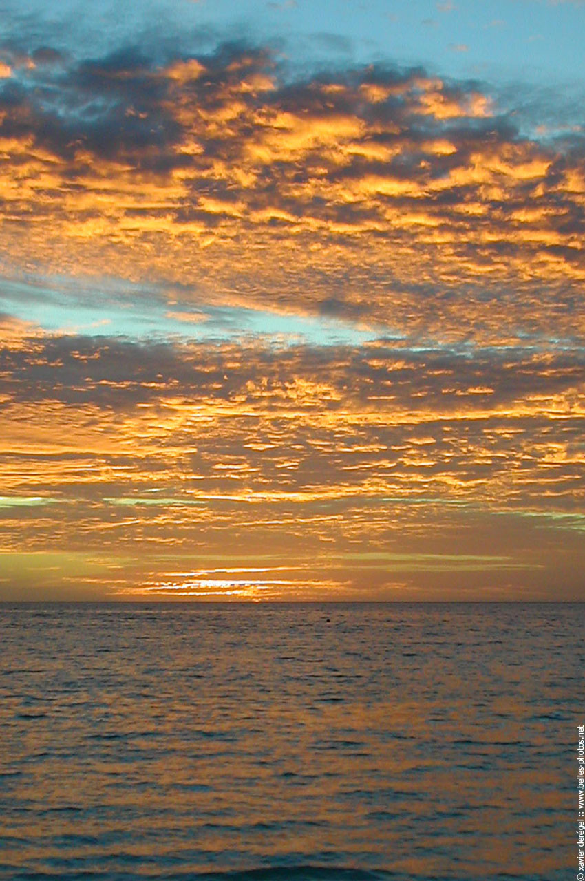 Beau Coucher De Soleil Aux Maldives Belles Photos