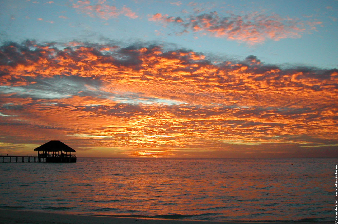 Beau Coucher De Soleil Aux Maldives Belles Photos