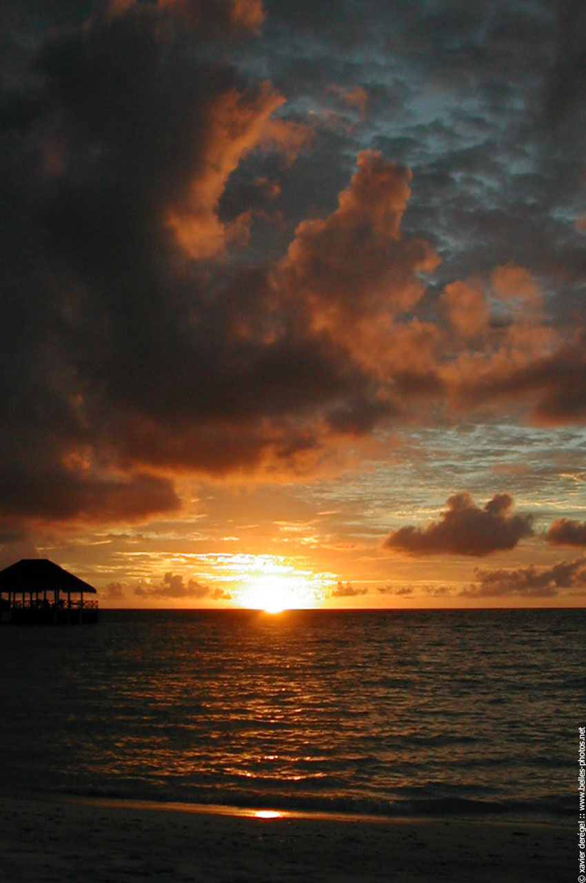 Beau Coucher De Soleil Aux Maldives Belles Photos