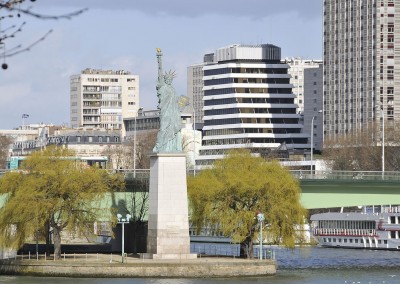 statue de la liberte vue de loin