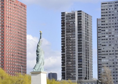 La statue de la liberte devant Beaugrenelle