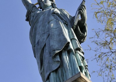 La statue vue de dessous