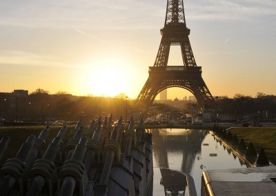 Lever de soleil sur la tour Eiffel