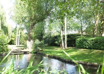 Le cours d'eau et le parc du moulin de Claude François