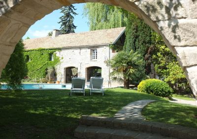 Accès à la piscine du moulin de Claude François