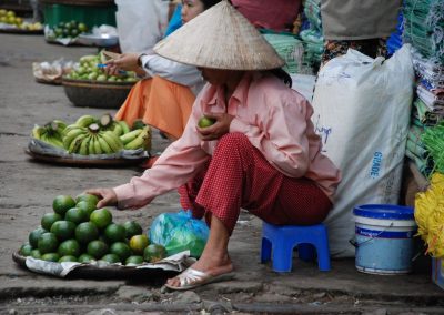 Marchandes à Dong Ba, Hué