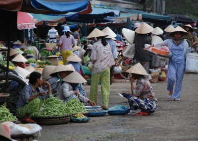 Les allées du marché Dong Ba, Hué