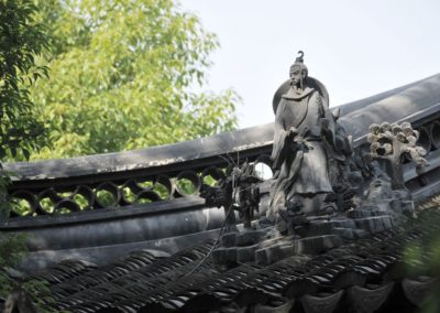 Statue sur une toiture du jardin Yuyuan