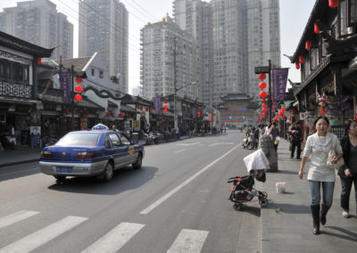 Dans les rues vivantes de Shanghai