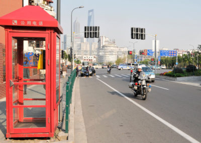 Cabine téléphonique rouge à Shanghai