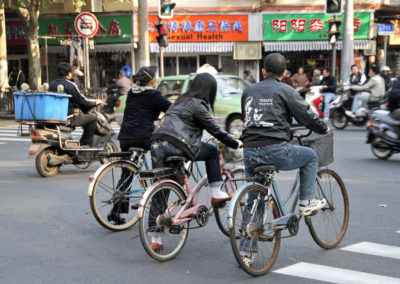 Vélos au feu rouge - Shanghai