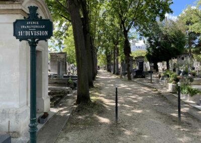 La tombe de Jane Birkin, allée Chauveau-Lagarde au cimetière du Montparnasse 11e division