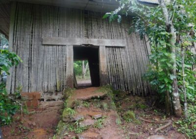 Porte monumentale en bois