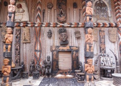 Sculptures et totems en bois