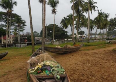 Filets de pêche dans une pirogue